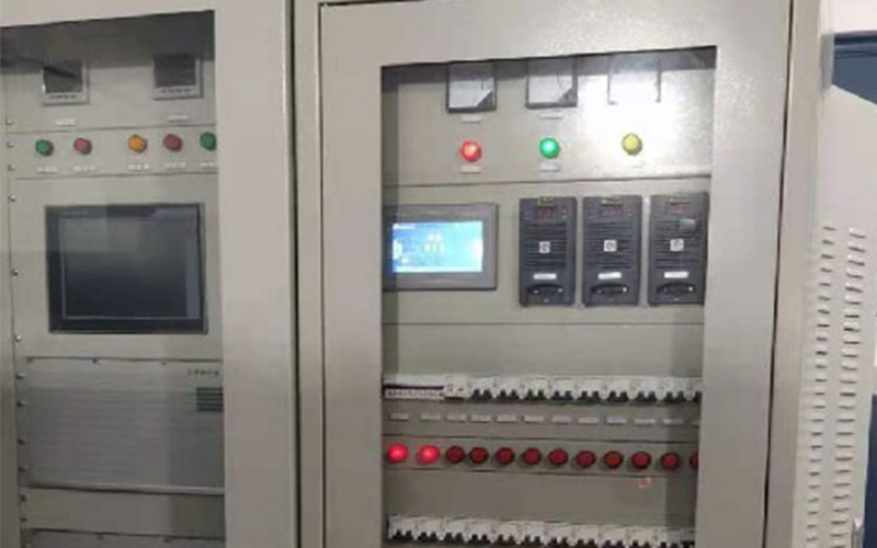 山東鋼鐵萊蕪分公司棒材廠中區(qū)水壓機(jī)高壓泵站直流屏，充饋電一體屏